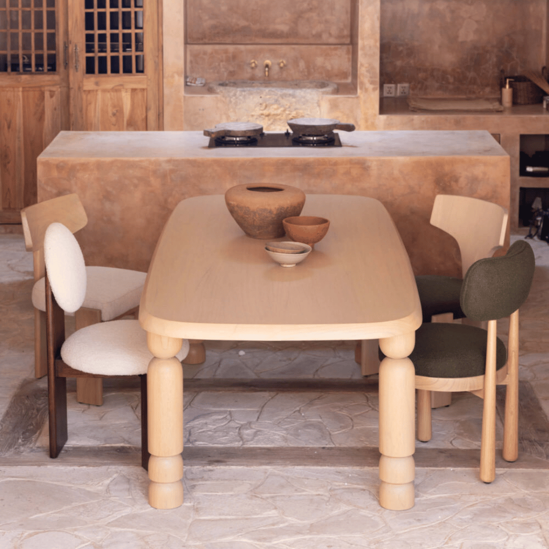 Issoua Dining Table