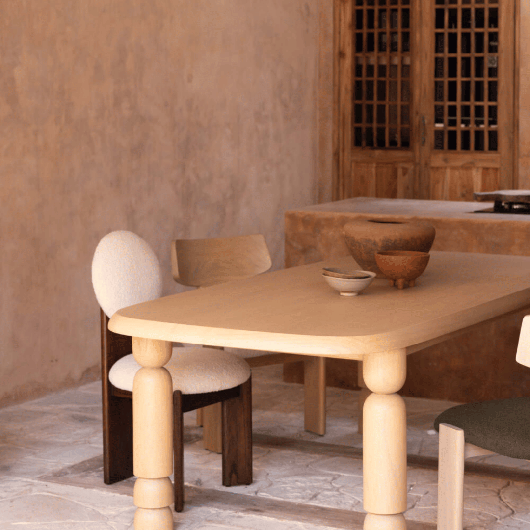 Issoua Dining Table